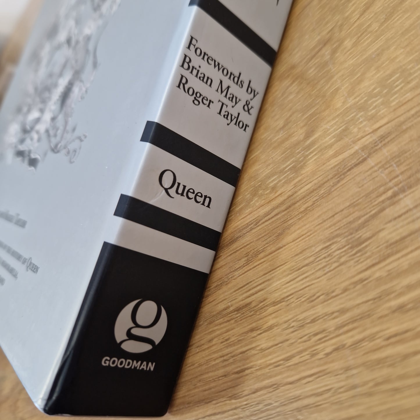 The Treasures of Queen silver Box Set