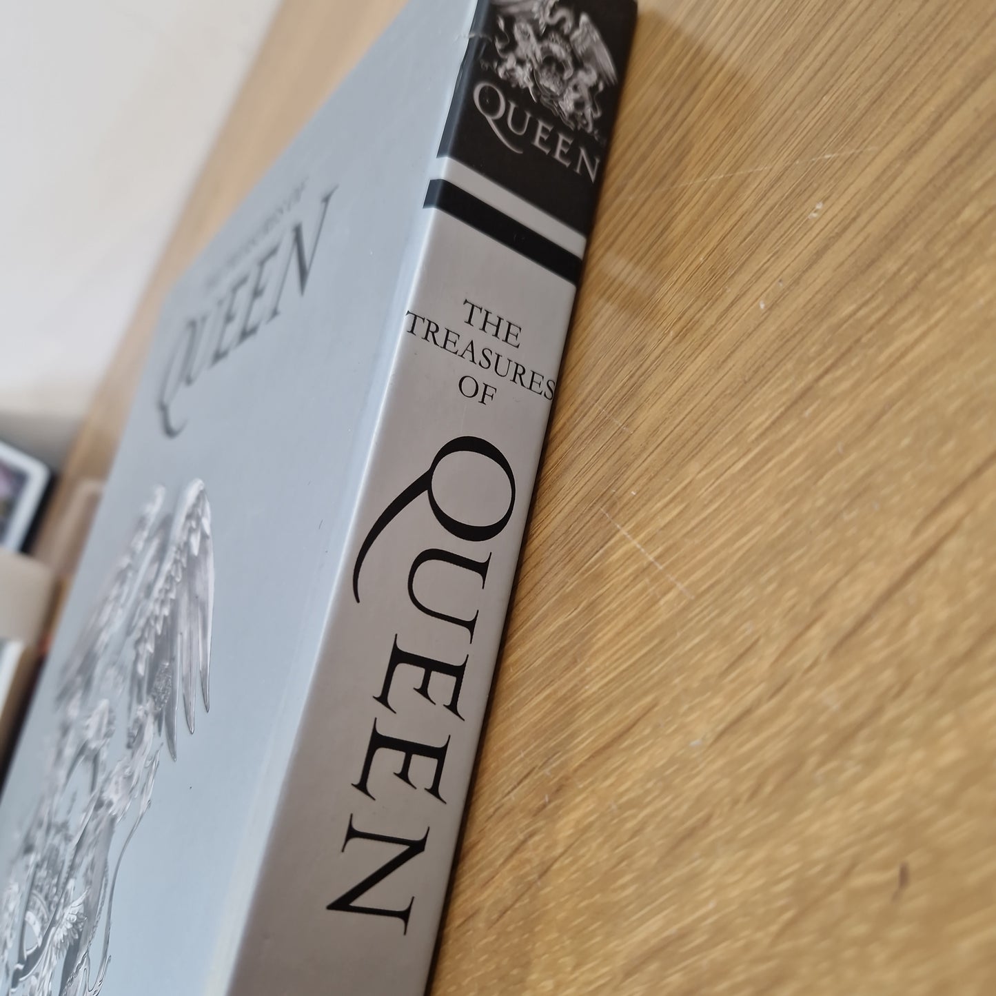 The Treasures of Queen silver Box Set