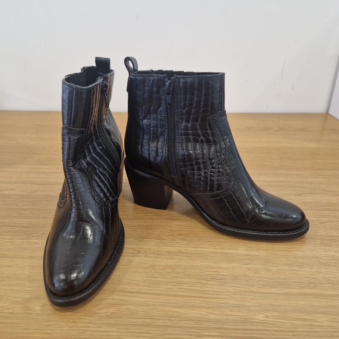 Ladies Black boots UK size 3