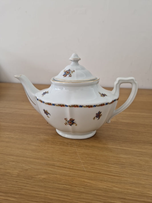 Vintage Ceramic  Teapot with small floral patten. Excellent pre-owned condition.