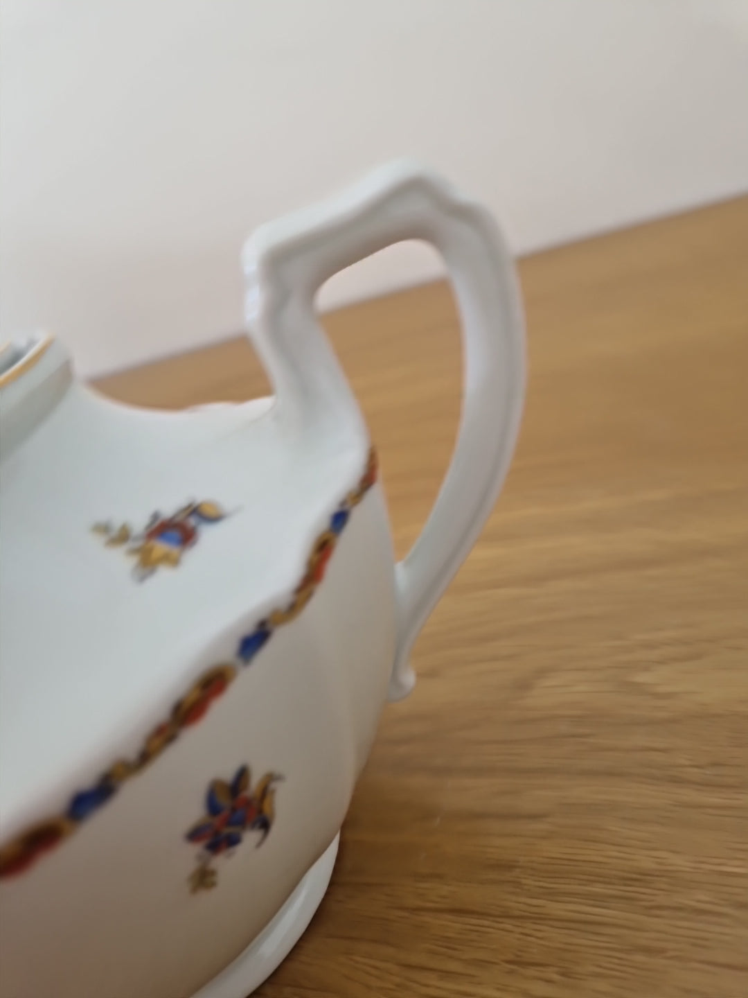 Vintage Ceramic  Teapot with small floral patten. Excellent pre-owned condition.