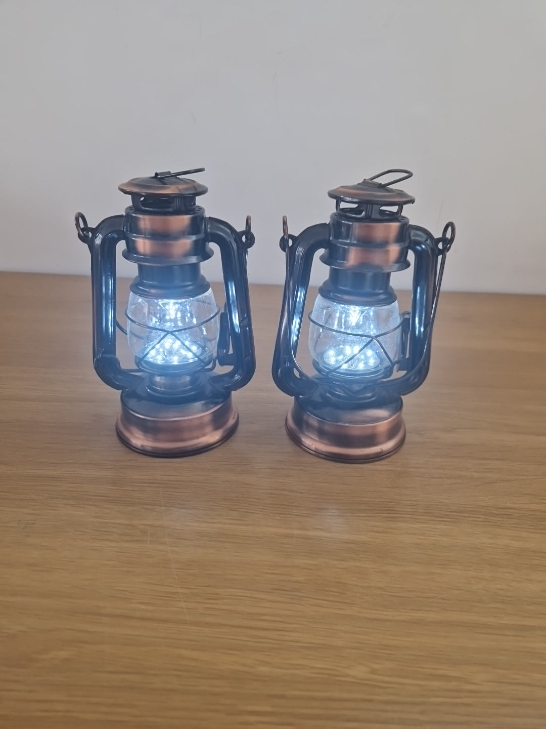 Retro Style Hurricane Lamps with Dimmable Know Pair