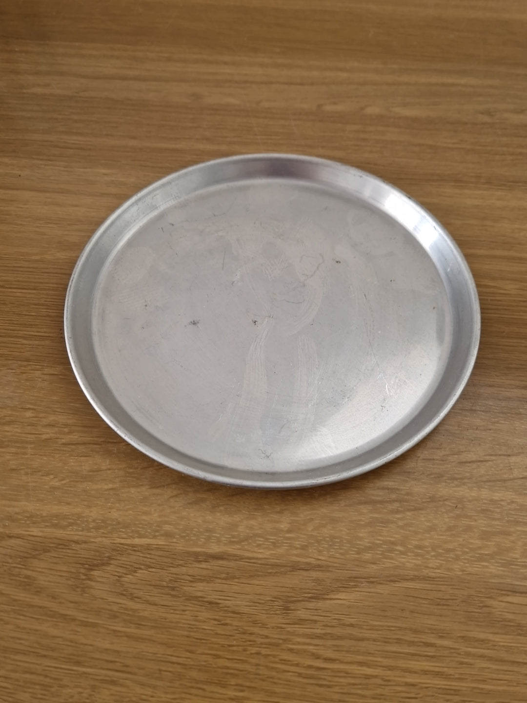 Industrial aluminium round serving tray